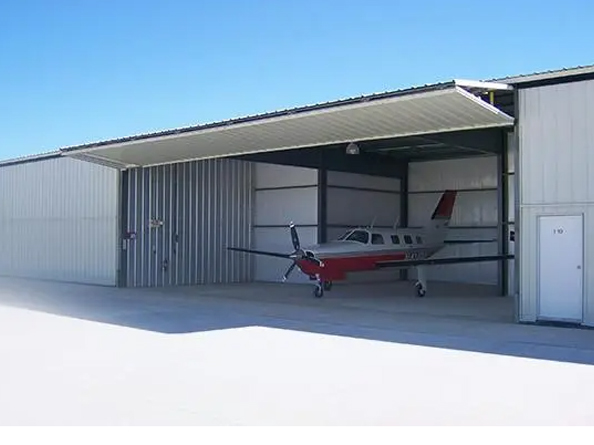Top folding hangar door